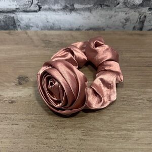 EUC  Metallic Rose Hair Scrunchie